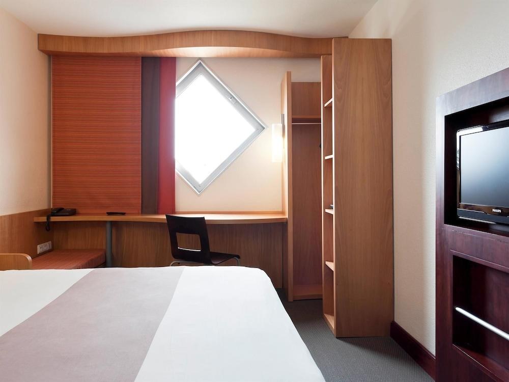 IBIS MARCORY photo 4