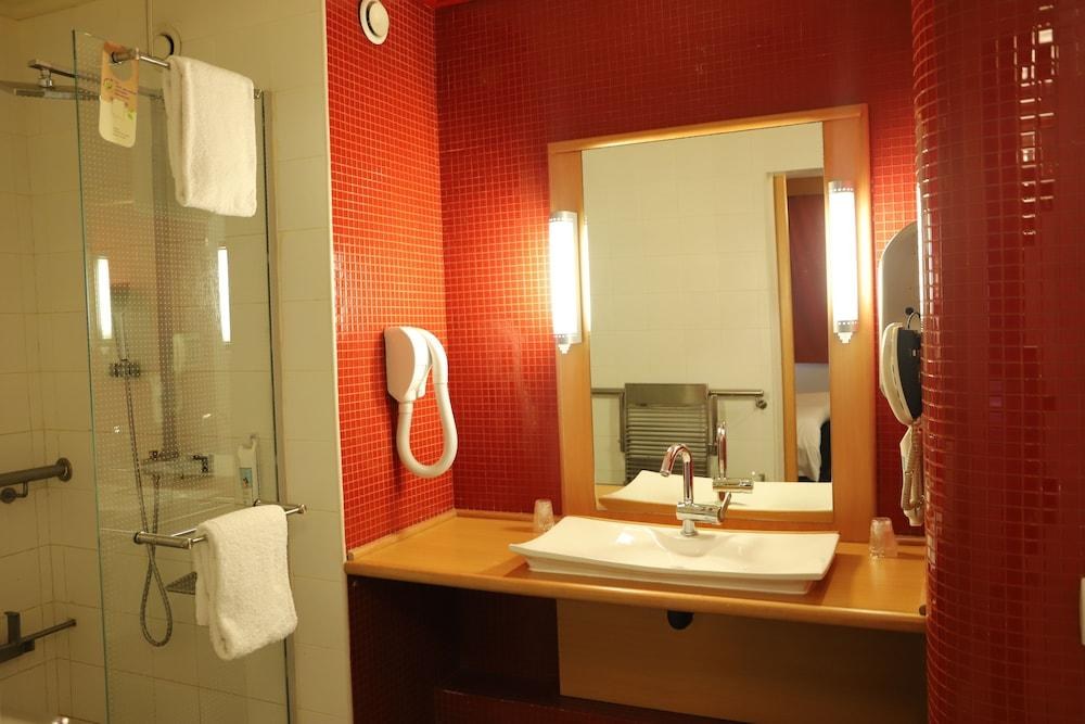 Ibis Styles Abidjan Plateau photo 4