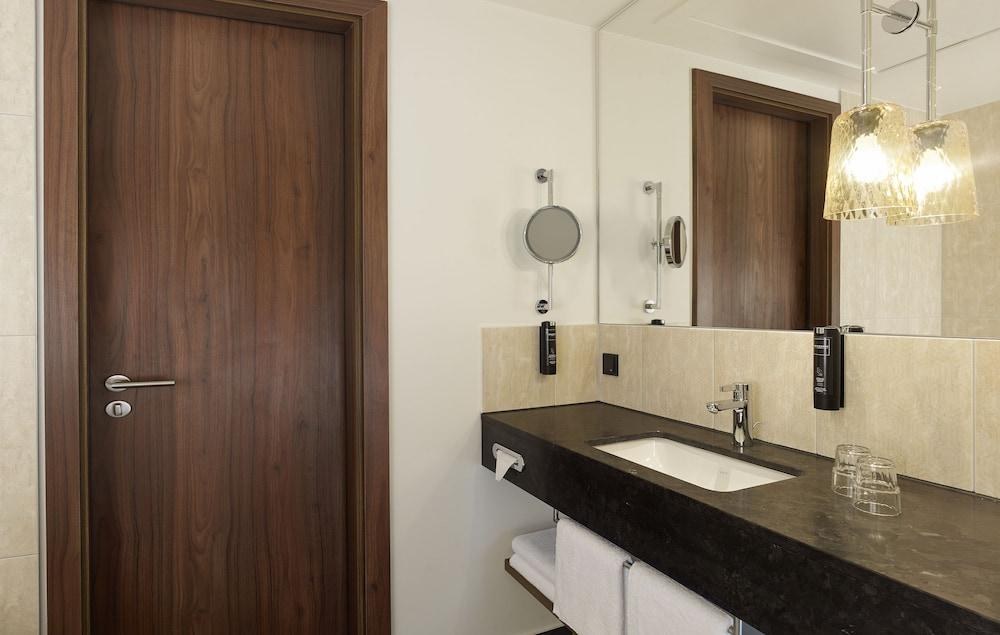REICHSHOF HAMBURGO CURIO COLLECTION BY HILTON photo 2