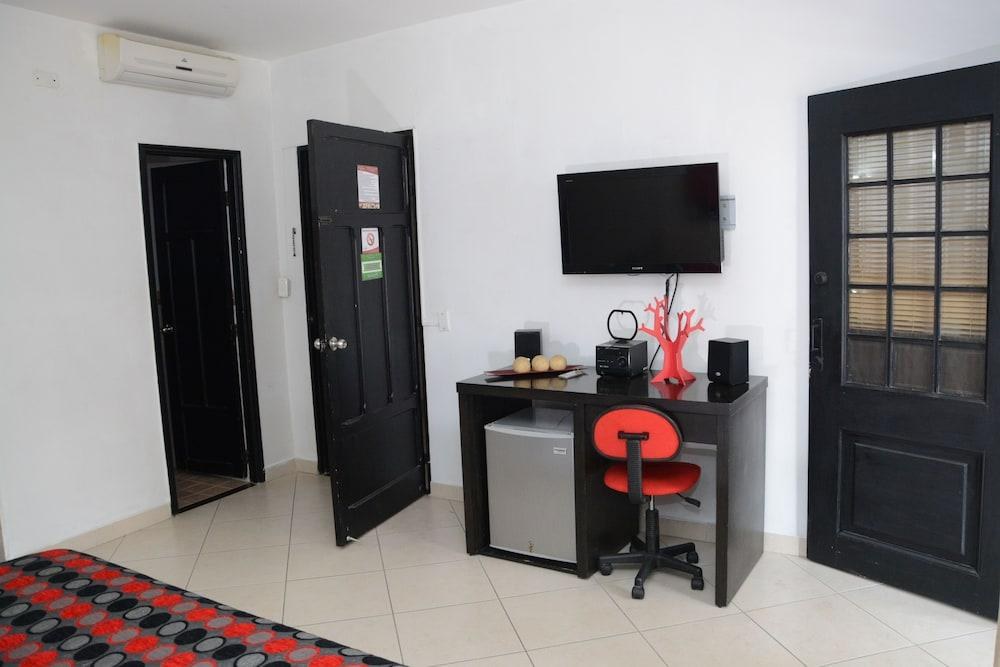 HOTEL QUINTA AVENIDA photo 1