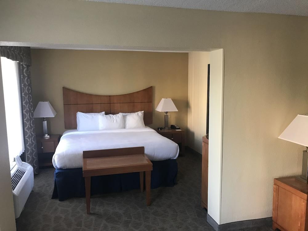 WINGATE BY WYNDHAM CONVENTION CENTER CLOSEST UNIVERSAL ORLANDO photo 4