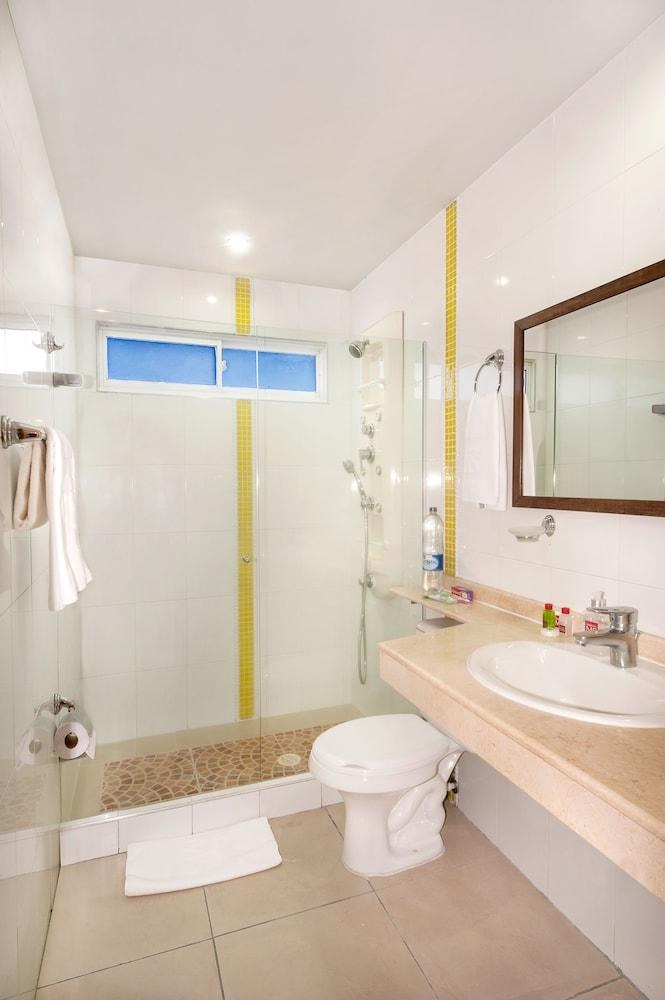 Basic Hotel Centenario by Hoteles MS photo 2