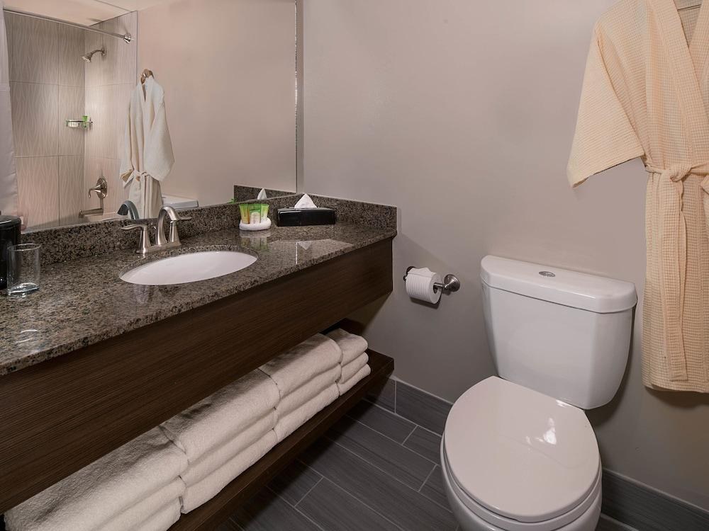 ARIZONA CHARLIE&APOS;S DECATUR - CASINO HOTEL &AMP; SUITES photo 3