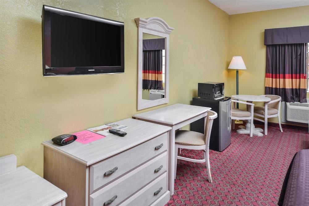 AMERICAS BEST VALUE INN-HOUSTON FM 1960/ I-45 photo 3