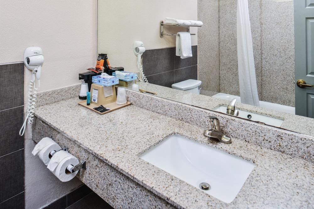 AMERICAS BEST VALUE INN-HOUSTON FM 1960/ I-45 photo 4