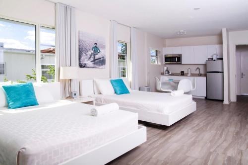 AQUA HOTEL