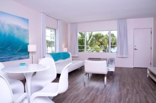 AQUA HOTEL photo 2