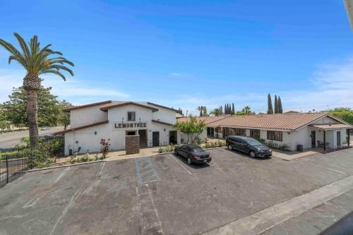 LEMON TREE HOTEL &AMP; SUITES ANAHEIM photo 2