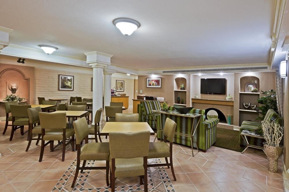 La Quinta Inn by Wyndham Orlando Airport West photo 1