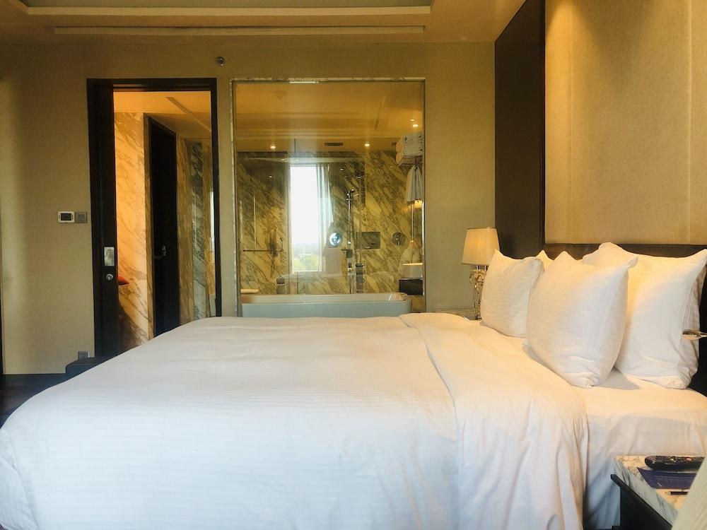 RADISSON BLU JAIPUR photo 2