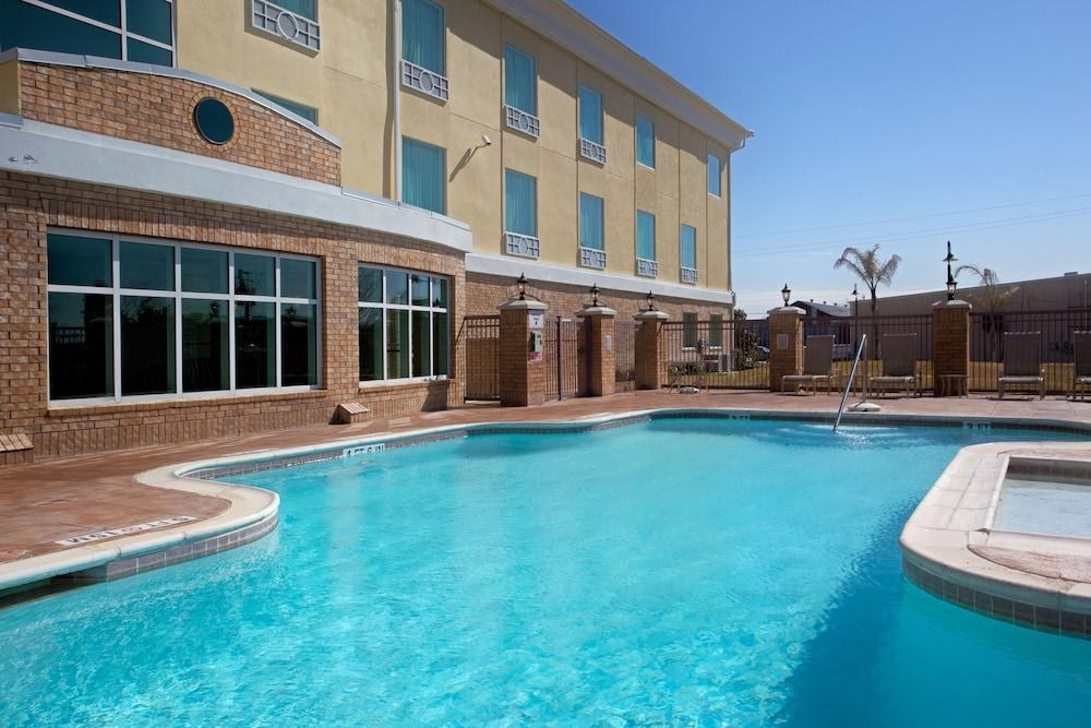 Holiday Inn Express & Suites Pearland By IHG photo 3