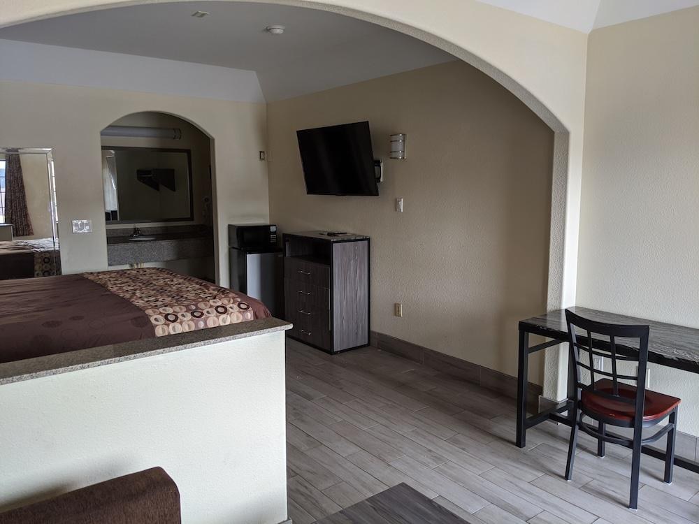 REGENCY INN AND SUITES GALENA photo 3