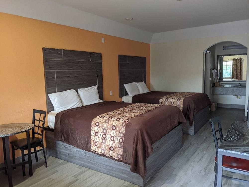 REGENCY INN AND SUITES GALENA photo 4