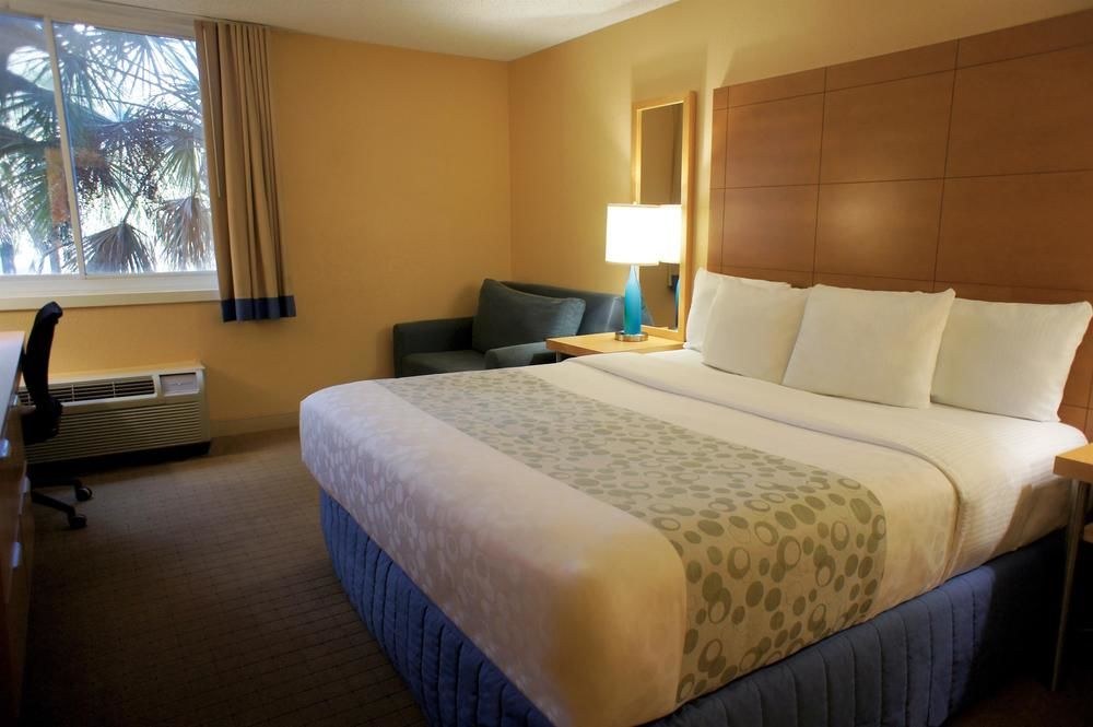 LA QUINTA INN & SUITES BY WYNDHAM DEERFIELD BEACH I-95 photo 3