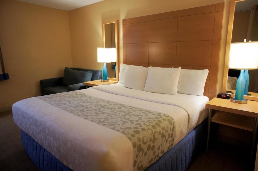 LA QUINTA INN & SUITES BY WYNDHAM DEERFIELD BEACH I-95 photo 4