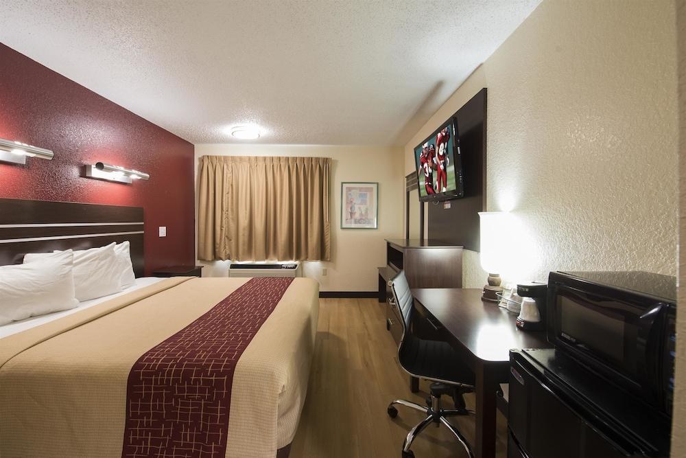 RED ROOF INN HOUSTON - BROOKHOLLOW photo 2