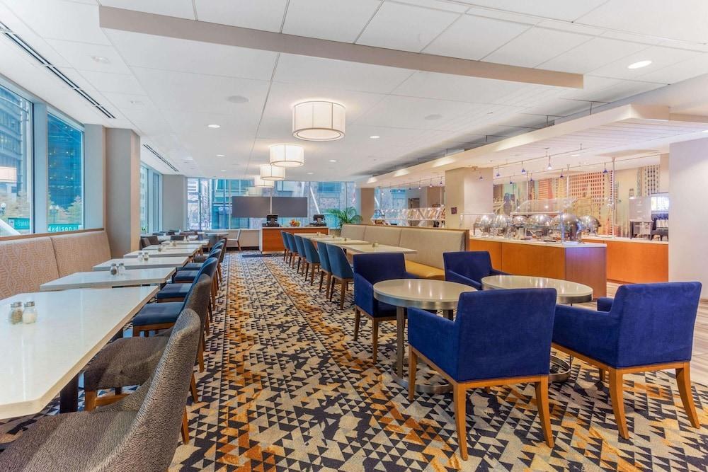 La Quinta Inn & Suites by Wyndham Chicago Downtown photo 4