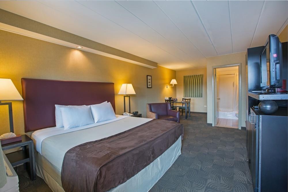 CARLTON INN MIDWAY photo 4