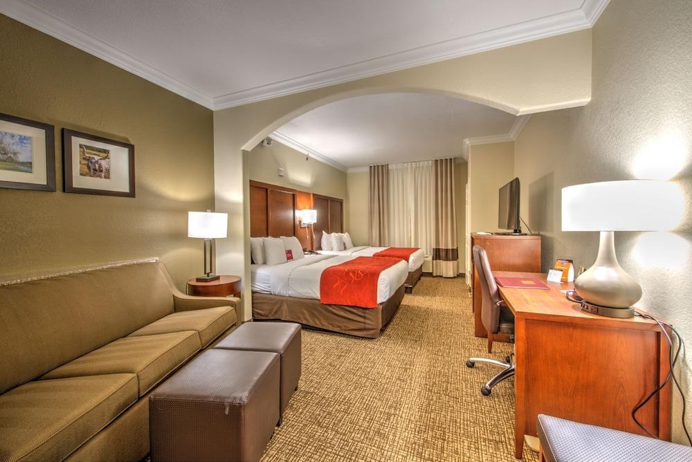 COMFORT SUITES TOMBALL photo 2