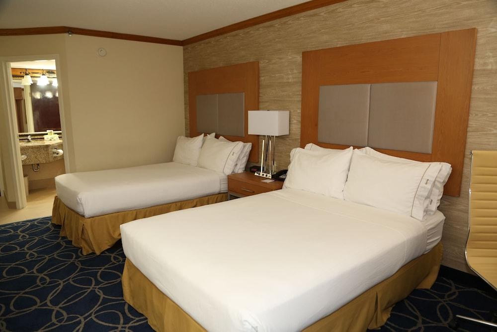 HOLIDAY INN EXPRESS HOTEL & SUITES HOUSTON WEST ENERGY CORRIDOR photo 2
