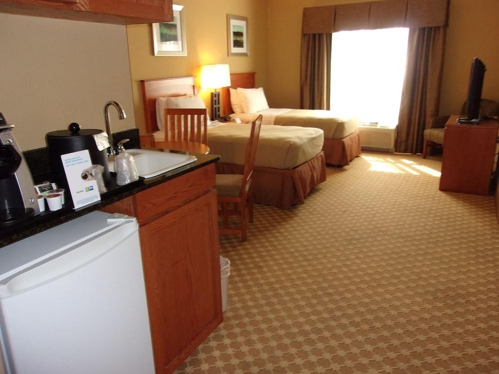 COUNTRY INN &AMP; SUITES BY CARLSON, ROSELLE, IL photo 1