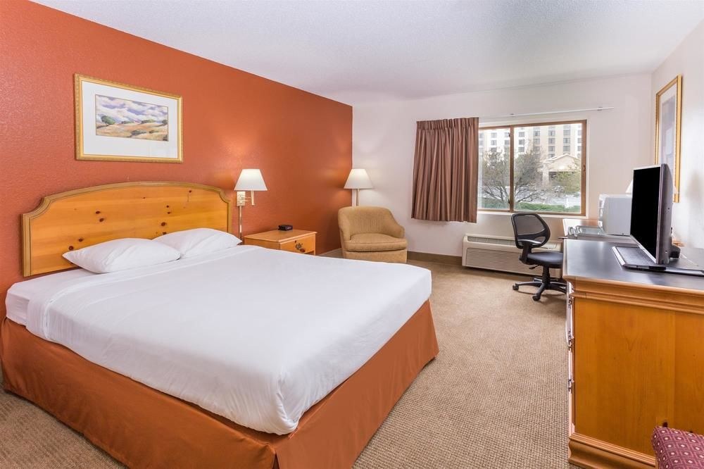 SUPER 8 MOTEL - ELGIN