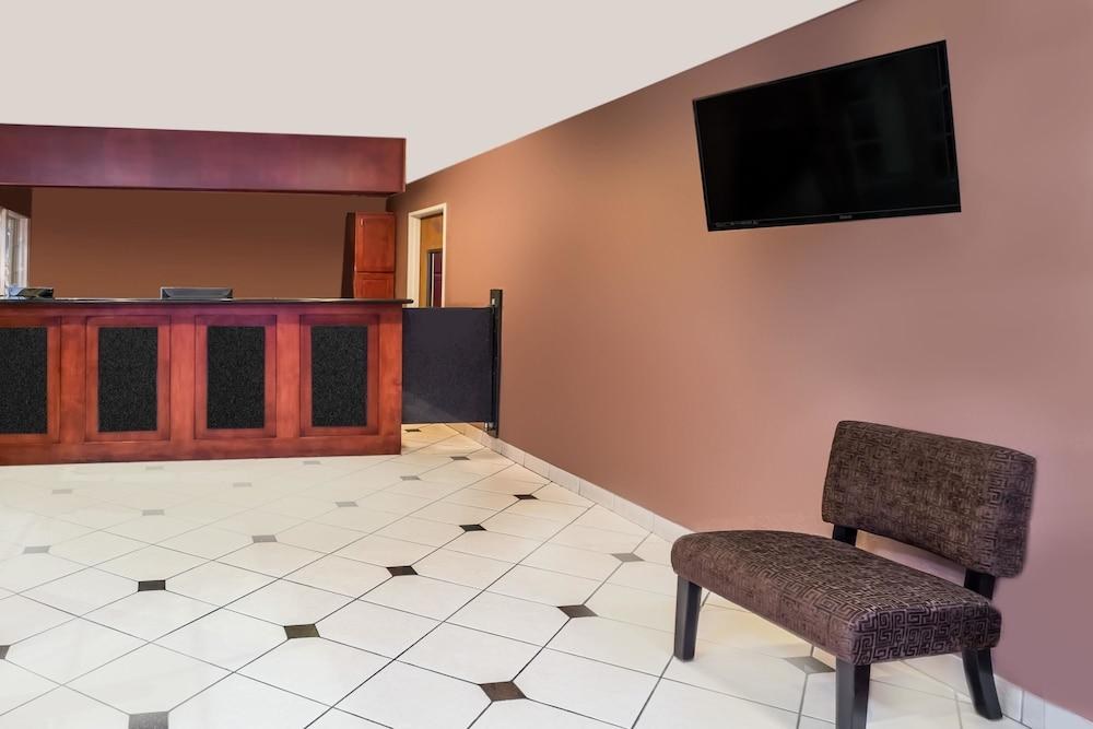 HOWARD JOHNSON HOTEL & SUITES BY WYNDHAM ORANGE photo 4