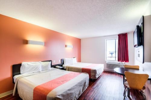 SUPER 8 MOTEL LANSING photo 2