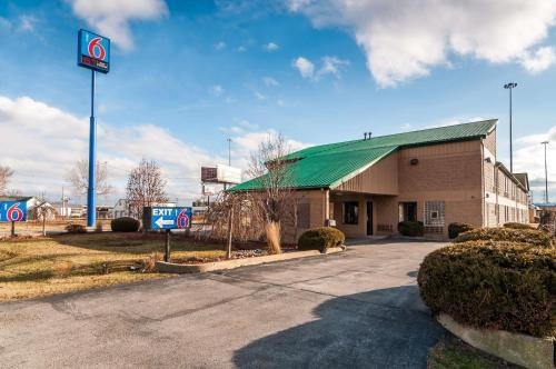 SUPER 8 MOTEL LANSING photo 3