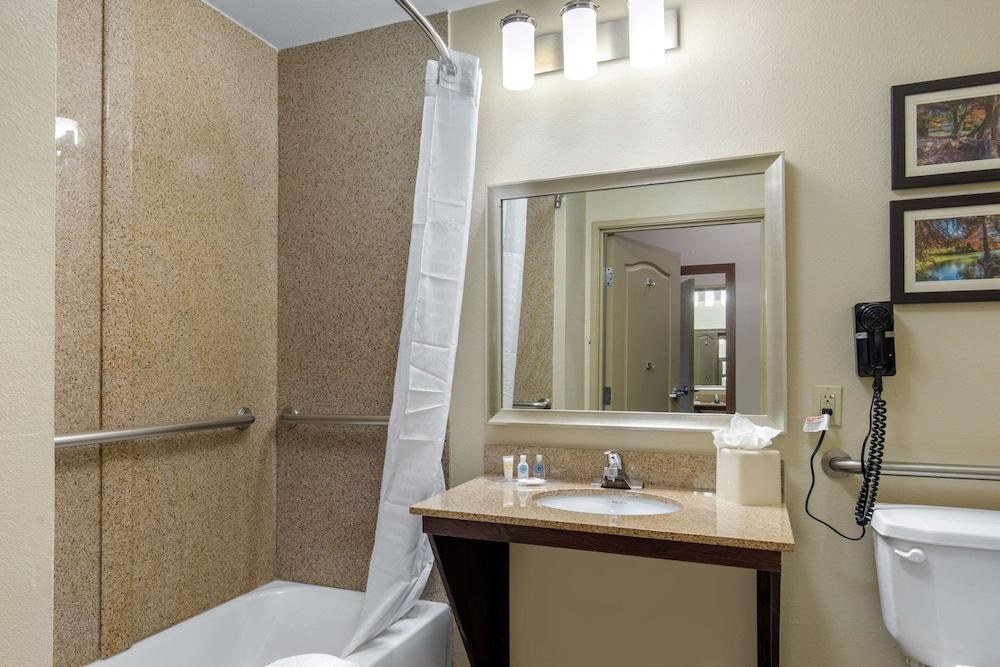 LA QUINTA INN &AMP; SUITES CEDAR HILL photo 3
