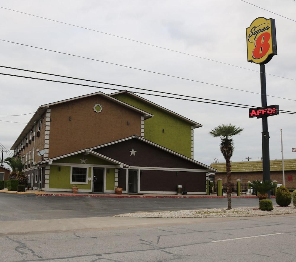 SUPER 8 SAN ANTONIO - I35 NORTH photo 4