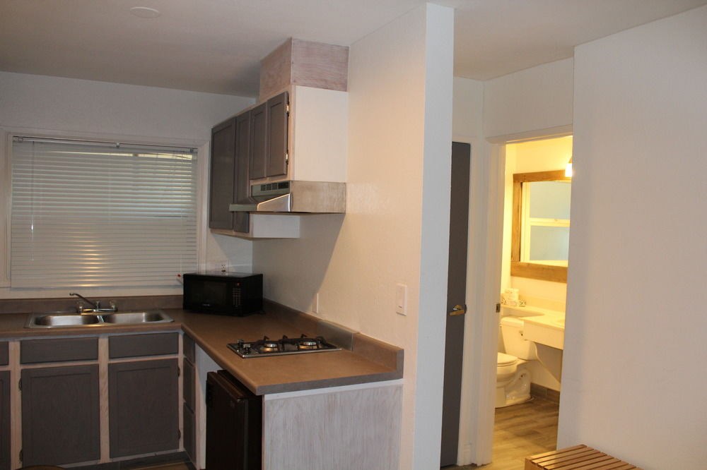 POINT LOMA INN AND SUITES