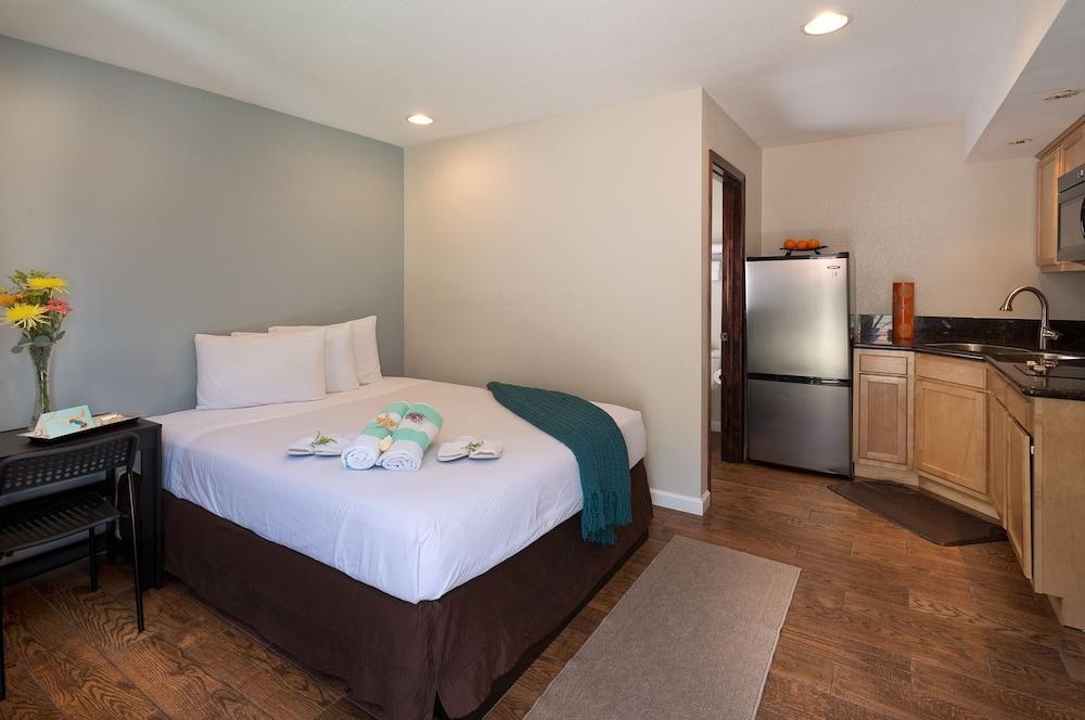 POINT LOMA INN AND SUITES photo 2