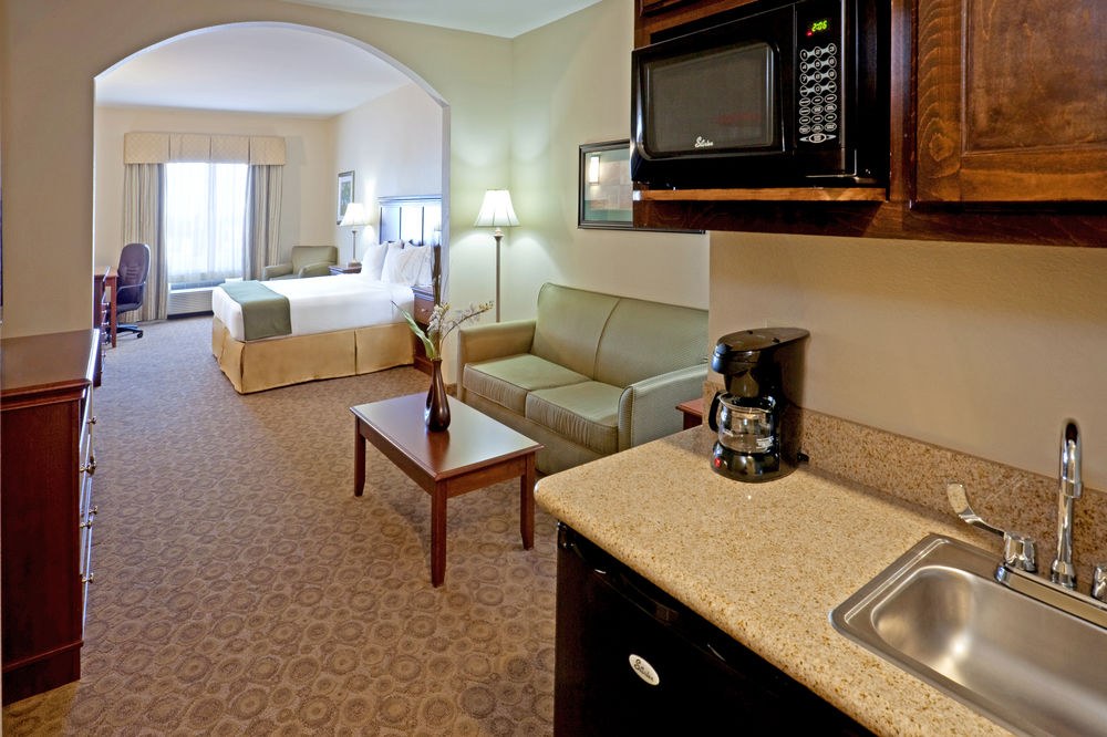 HOLIDAY INN EXPRESS HOTEL & SUITES CEDAR HILL