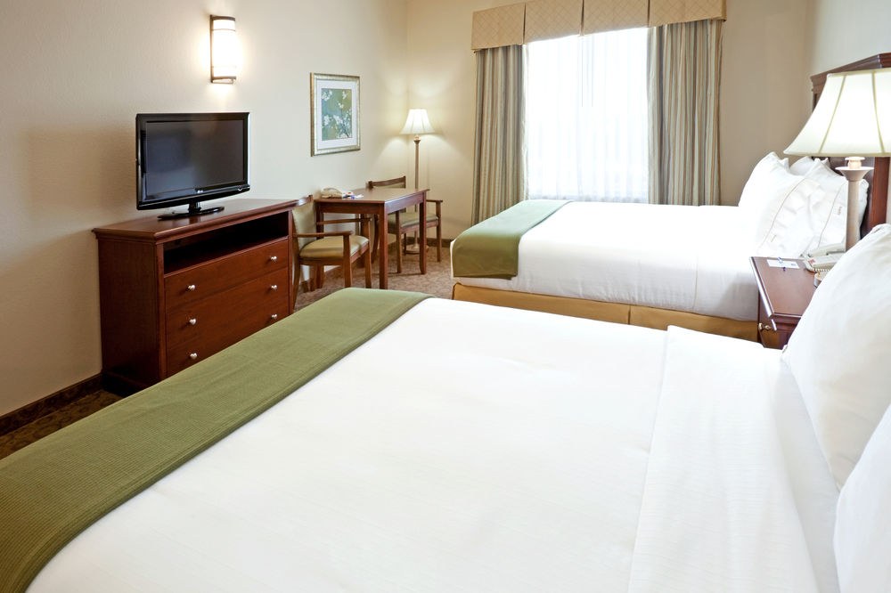 HOLIDAY INN EXPRESS HOTEL & SUITES CEDAR HILL photo 1