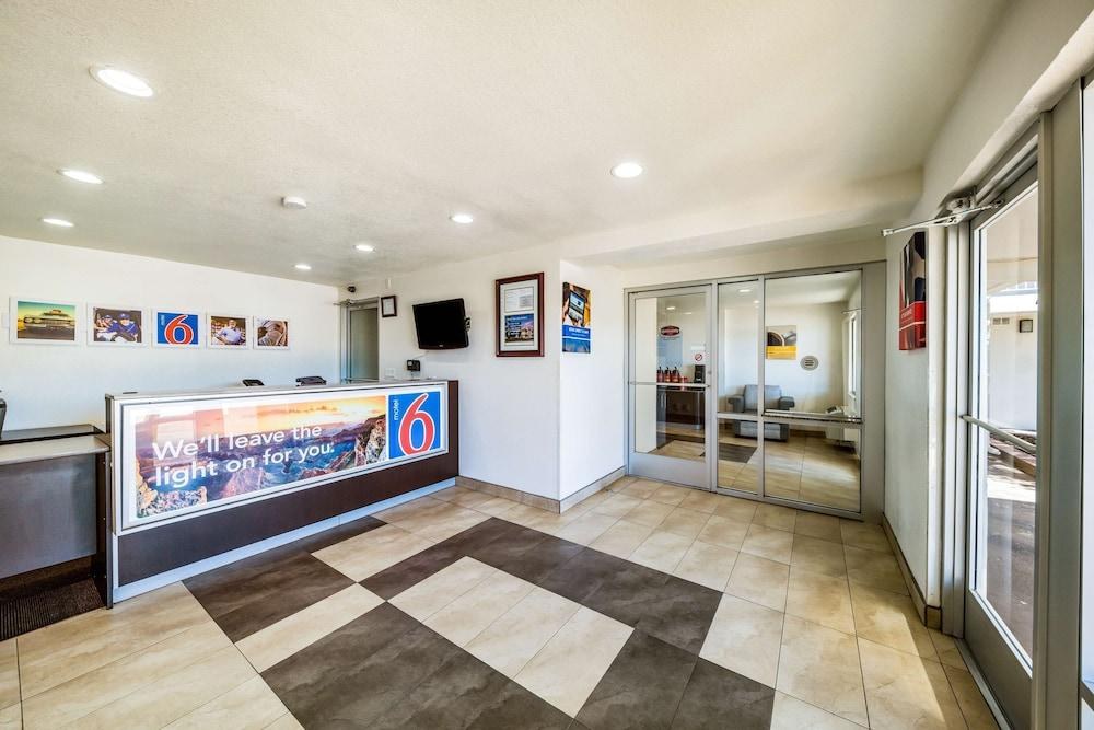 LA QUINTA INN DALLAS NORTHWEST-FARMERS BRANCH photo 3