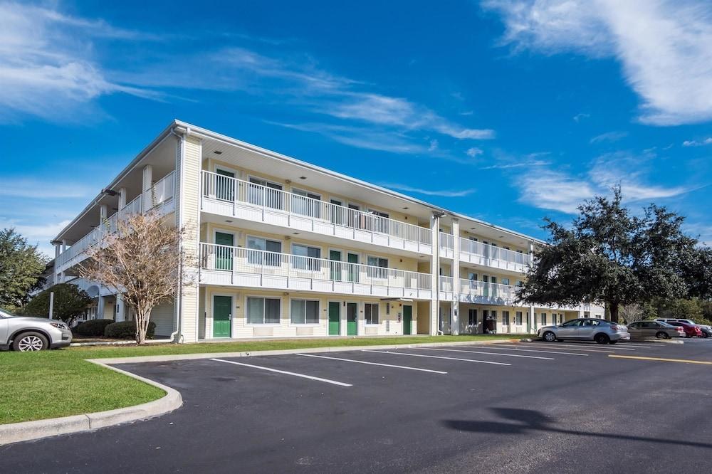 CROSSLAND ECONOMY STUDIOS - ORLANDO - UCF AREA photo 2