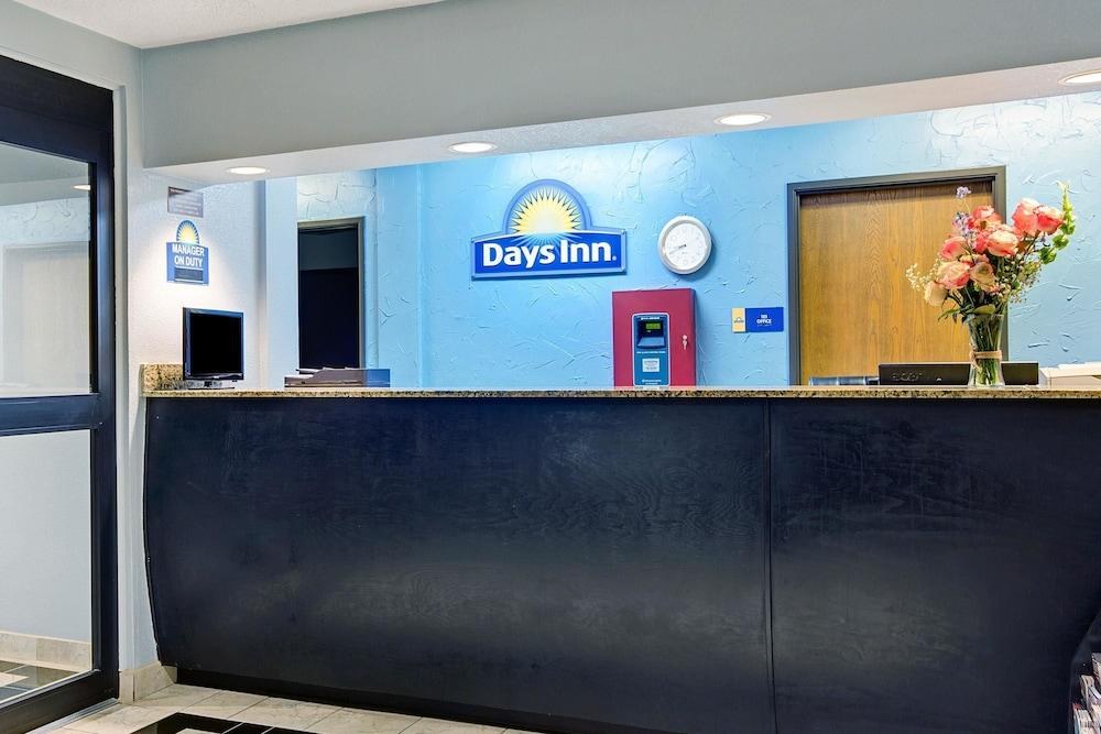 DAYS INN DALLAS GARLAND WEST photo 3