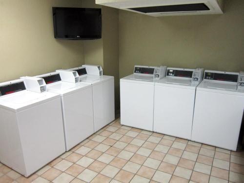 HOMESTEAD STUDIO SUITES ORLANDO - JOHN YOUNG PARKWAY photo 4