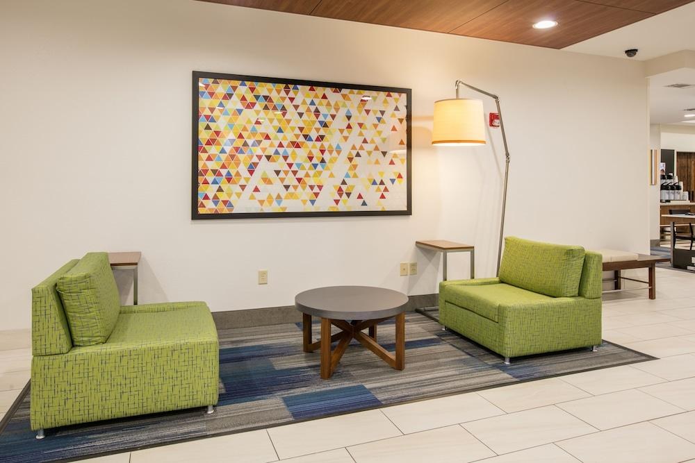 HOLIDAY INN EXPRESS HOTEL & SUITES DALLAS - GRAND PRAIRIE I-20 photo 2
