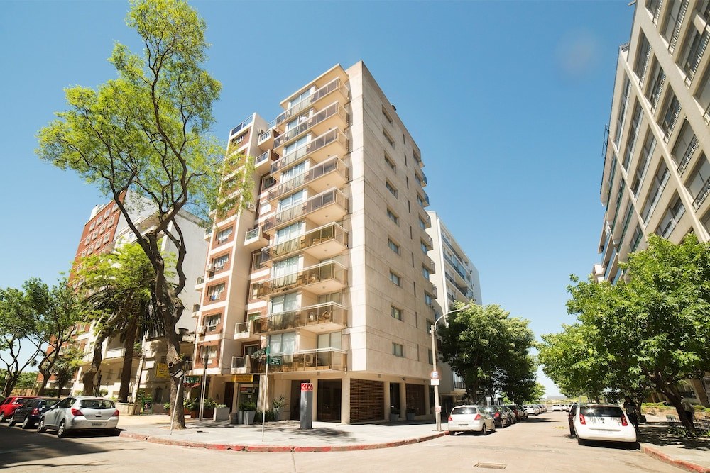 27 SUITES HOTEL
