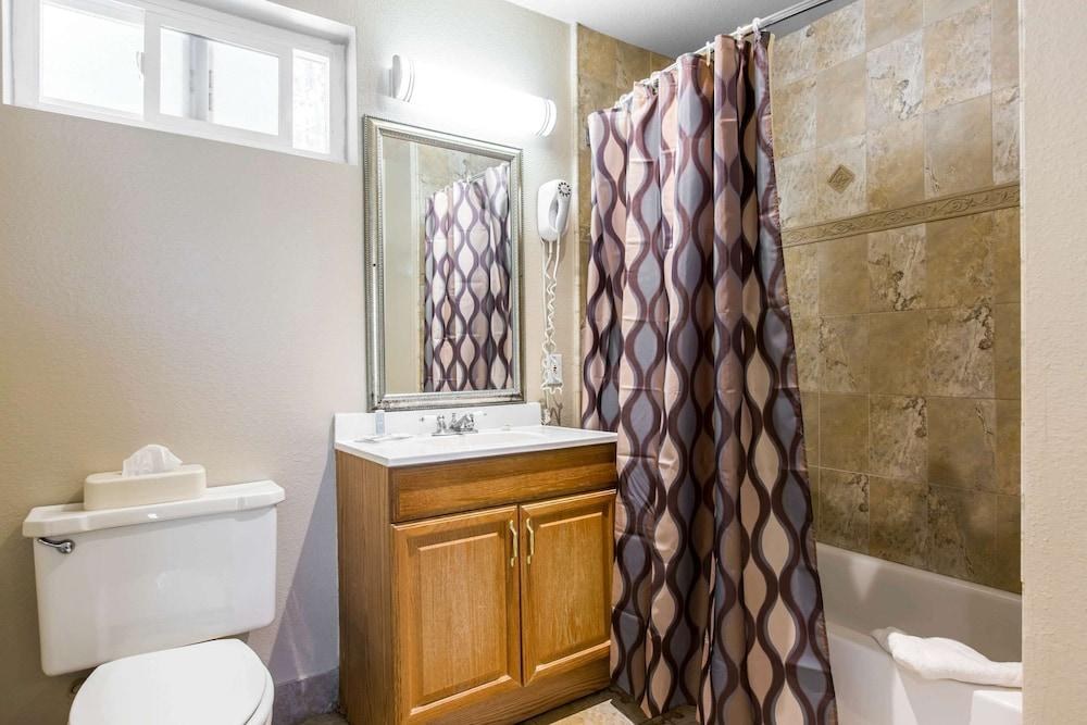 RODEWAY INN ESCONDIDO photo 2