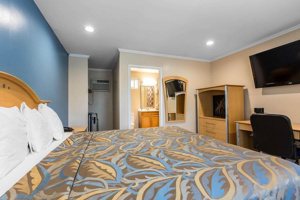 RODEWAY INN ESCONDIDO photo 3