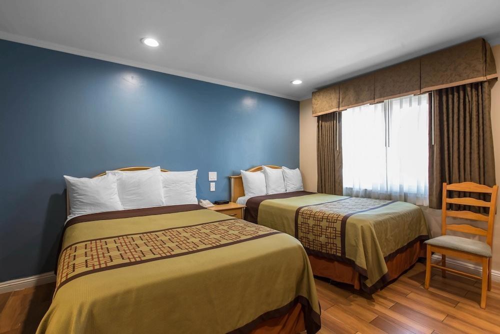 RODEWAY INN ESCONDIDO photo 4