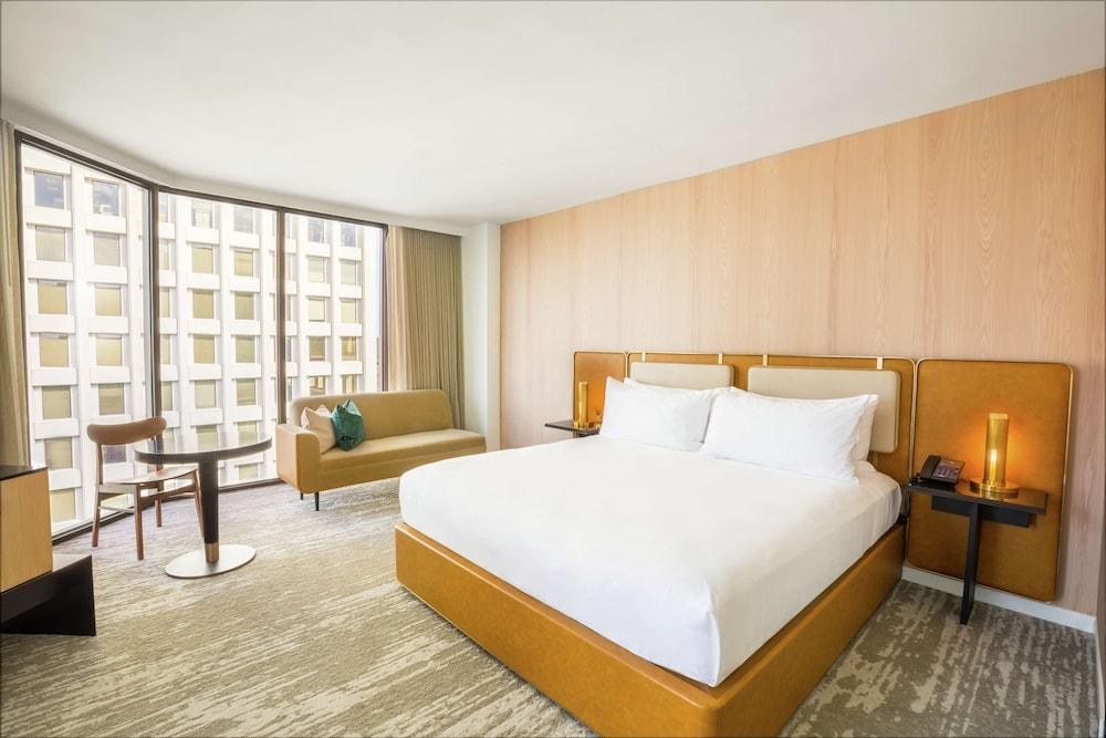 DOUBLETREE BY HILTON HOUSTON DOWNTOWN photo 2