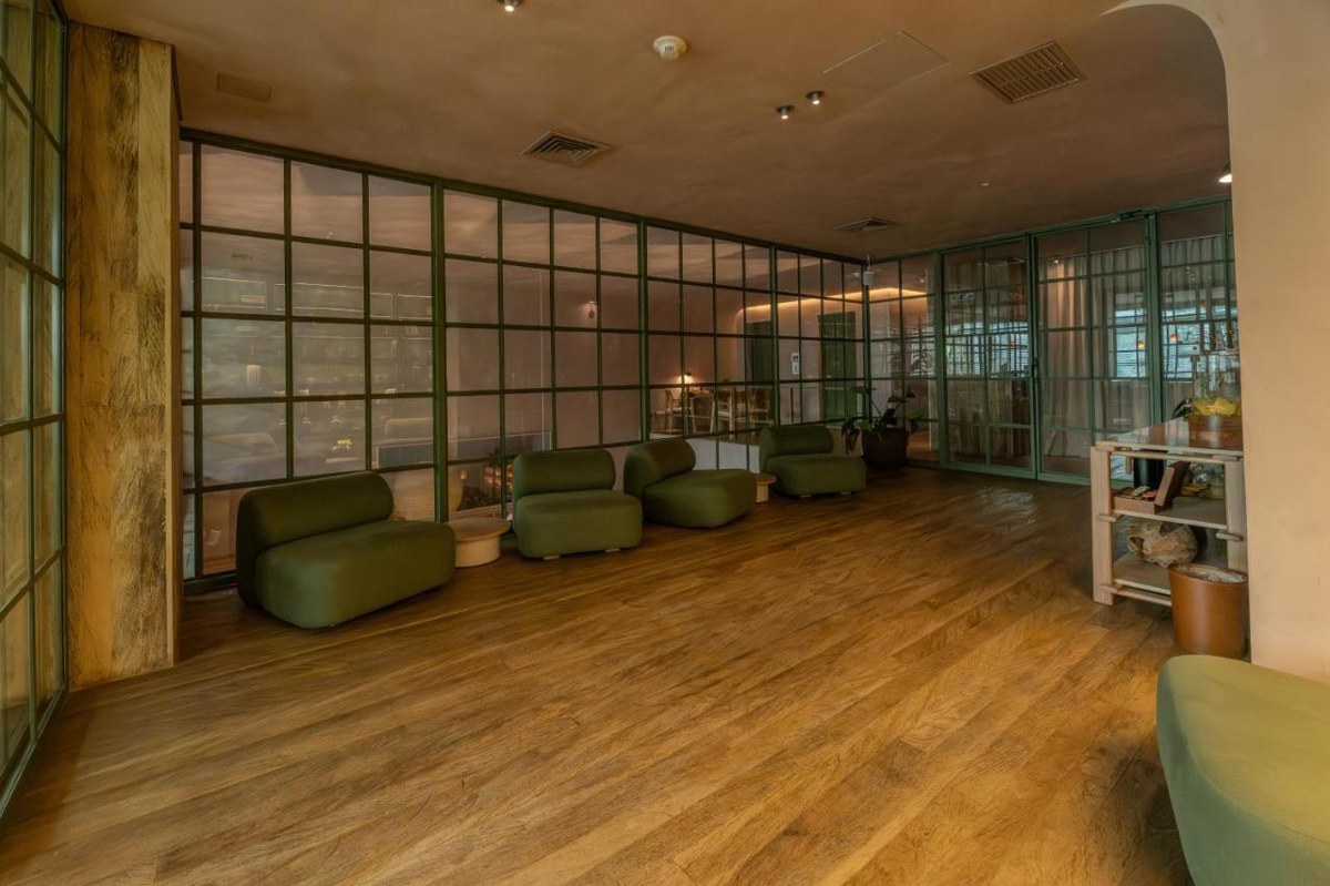 THE CHARLEE HOTEL photo 4