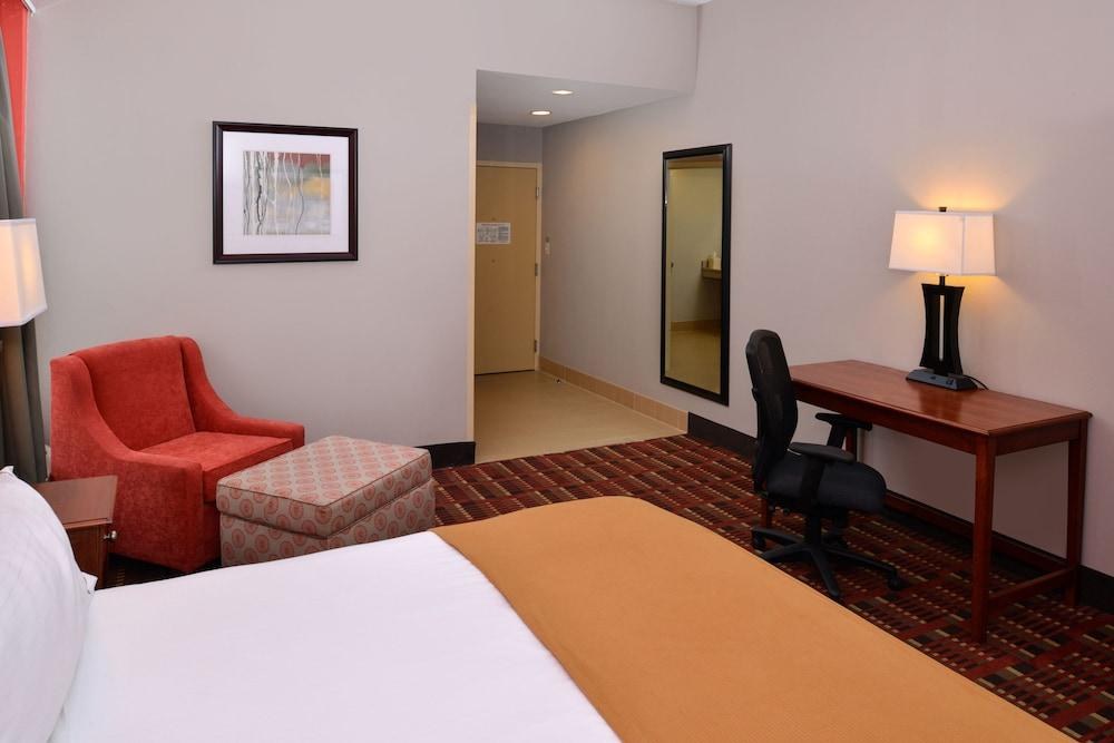 HAMPTON INN CHICAGO CRESTWOOD photo 4