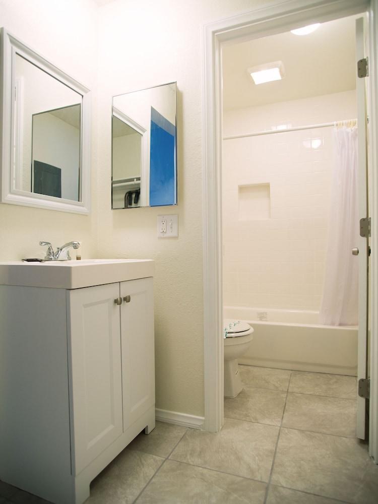 SIEGEL SLOTS AND SUITES photo 4