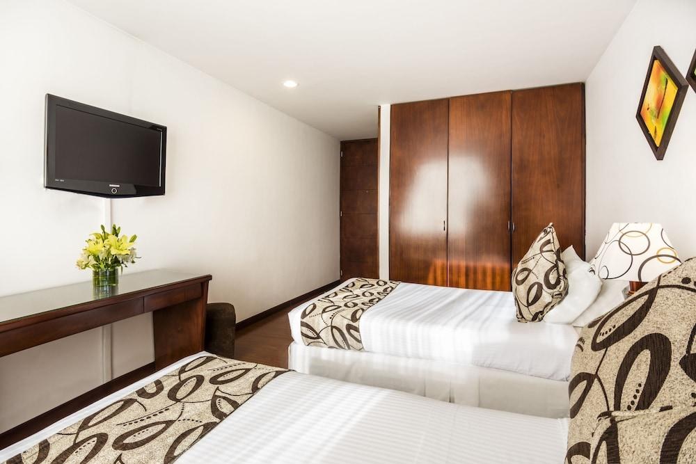 Hotel Platinum Suite photo 2