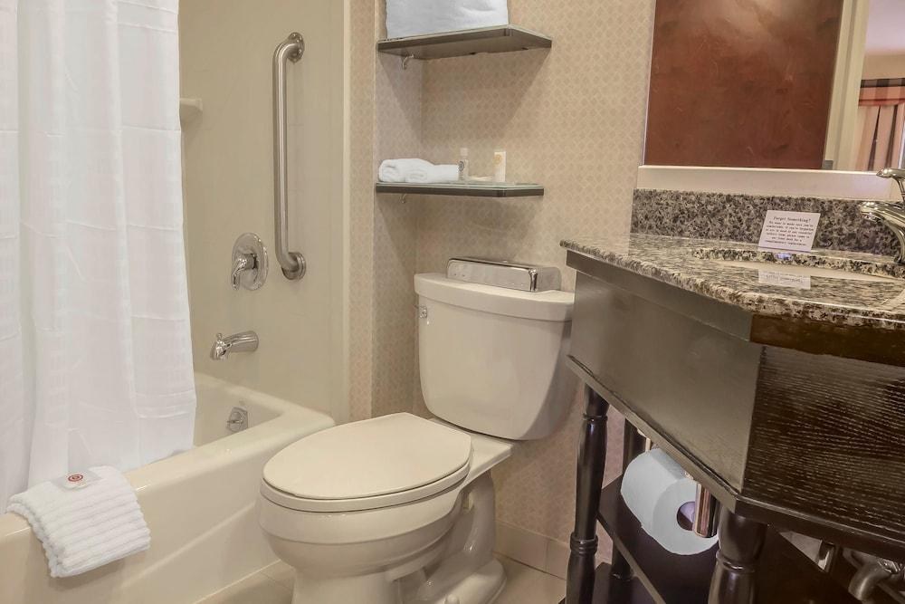COMFORT INN &AMP; SUITES MASPETH photo 2
